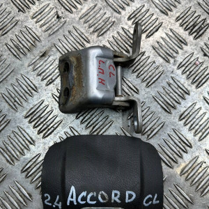 Петля двери  передней левой низ Honda Accord CL (2003-2008) 67460SDCA01ZZ