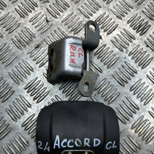 Петля двери  передней правой низ Honda Accord CL (2003-2008) 67420SDAA01ZZ