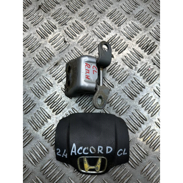 Петля двери  передней правой низ Honda Accord CL (2003-2008) 67420SDAA01ZZ