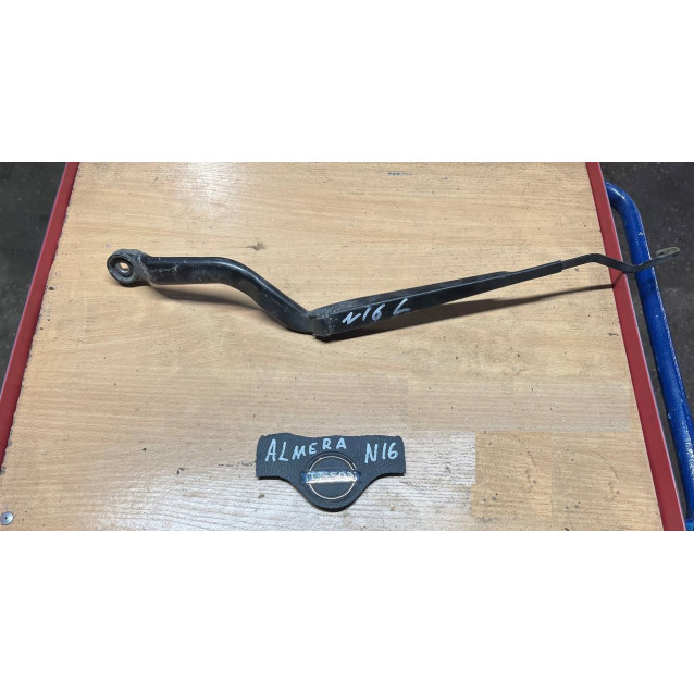 Держатель дворника Nissan Almera N16 (2000-2006) 28886BN000 28886BN002 28881BN001 28881BN002