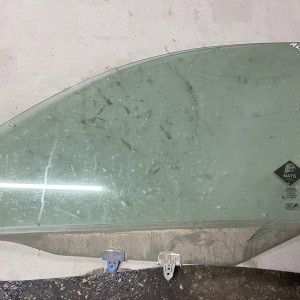 Стекло двери  передн левое Nissan Almera N16 (2000-2006) 80301BM701 *царапины