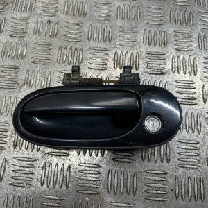 Ручка двери наружная левая передняя Nissan Almera Classic B10 (06-12) 8060795F0G *с личинкою