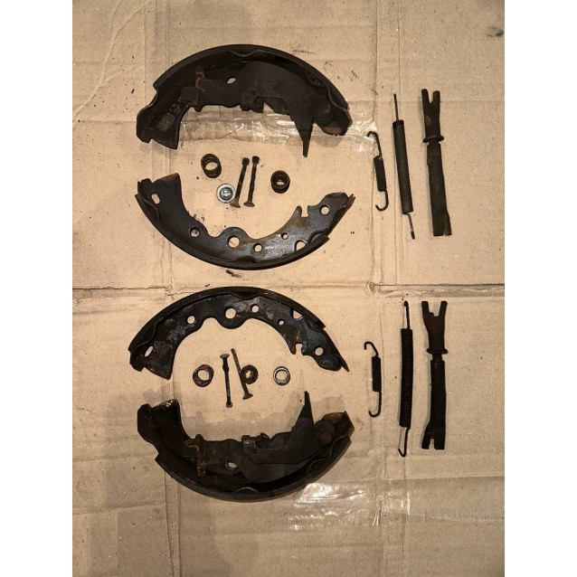 Колодки ручника тормозные Nissan Almera Classic B10 (2006-2012) 1,6 АКПП 4406095F0A