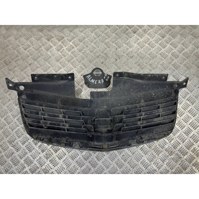 Рещітка радіатора Nissan Almera Classic B10 (2006-2012) 6225695F0A *дефект кріплення