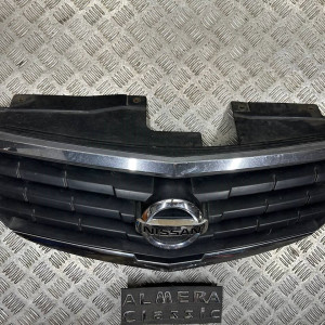 Рещітка радіатора Nissan Almera Classic B10 (2006-2012) 6230095F0A *дефект кріплення