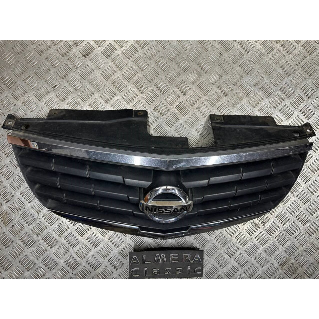 Рещітка радіатора Nissan Almera Classic B10 (2006-2012) 6230095F0A *дефект кріплення