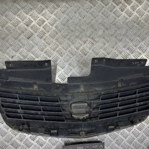 Рещітка радіатора Nissan Almera Classic B10 (2006-2012) 6230095F0A *дефект кріплення