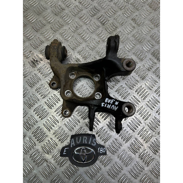 Цапфа задняя правая Toyota Auris (2012-2020) 1.6 АКПП 4230402140