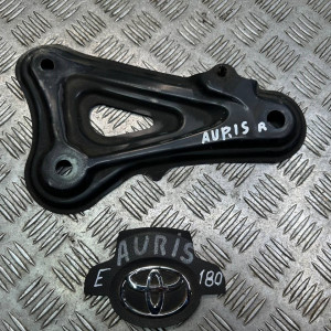Кронштейн передней балки правый Toyota Auris (2012-2020) 5225702060