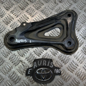 Кронштейн передней балки левый Toyota Auris (2012-2020) 5225802060