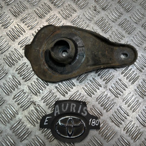Кронштейн балки задней Toyota Auris (2012-2020) 5220302010