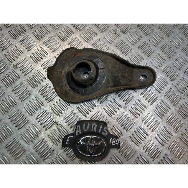 Кронштейн балки задней Toyota Auris (2012-2020) 5220302010
