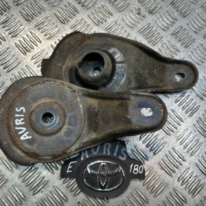 Кронштейн балки задней Toyota Auris (2012-2020) 5220302010