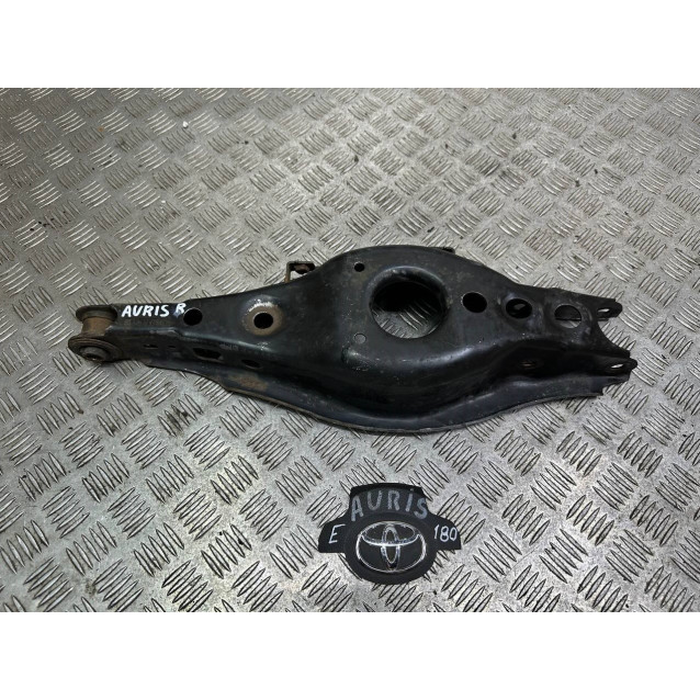 Рычаг задний поперечный правый Toyota Auris (2012-2020) 4873005070
