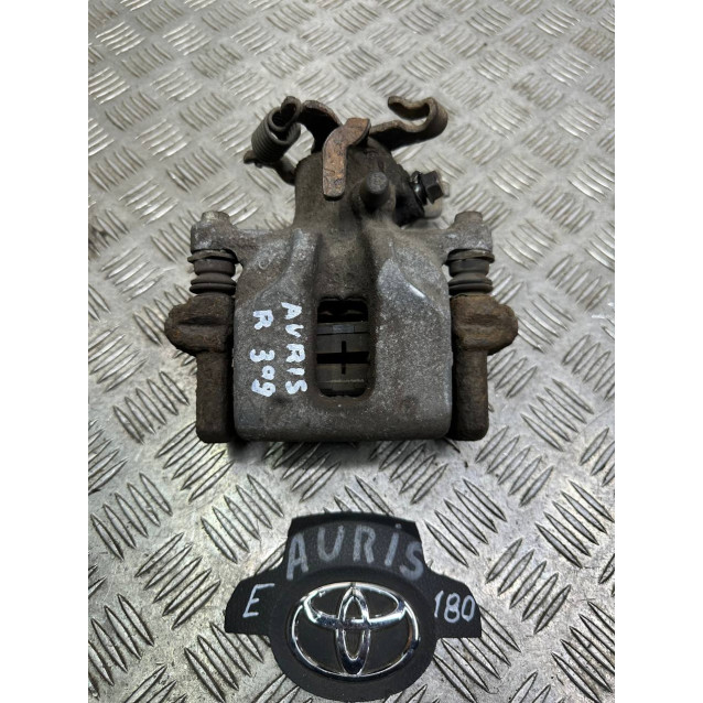 Супорт задній правий Toyota Auris (2012-2020) 4783002260 4783002261
