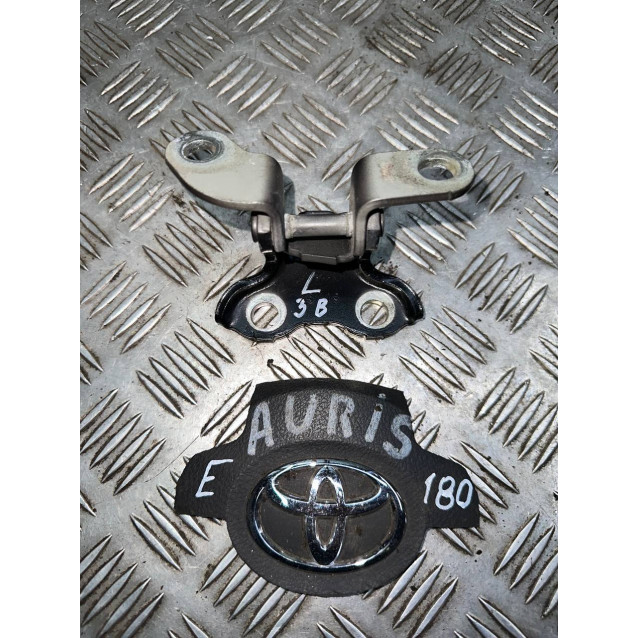 Петля двери задней левой верх Toyota Auris (2012-2020) 6876005020