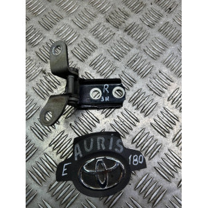 Петля двери задней правой низ Toyota Auris (2012-2020) 6878052031