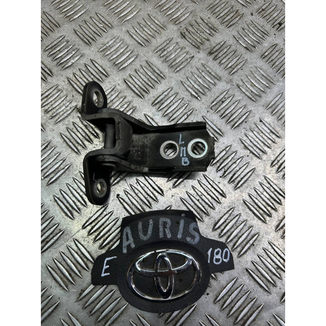 Петля двери передней левой верх Toyota Auris (2012-2020) 6872012151