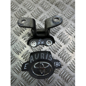 Петля двери передней правой низ Toyota Auris (2012-2020) 6873012120