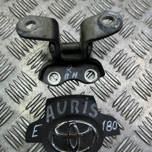 Петля двери передней правой низ Toyota Auris (2012-2020) 6873012120