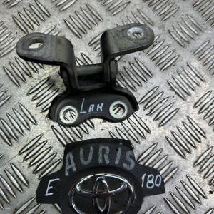 Петля двери передней левой низ Toyota Auris (2012-2020) 6874012120