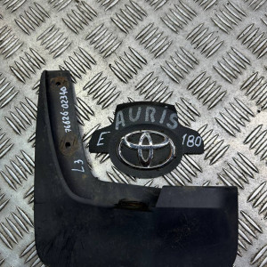 Брызговик задний левый Toyota Auris (2012-2020) 7662602340