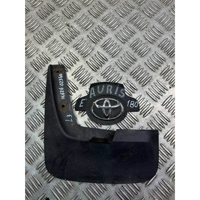 Брызговик задний левый Toyota Auris (2012-2020) 7662602340