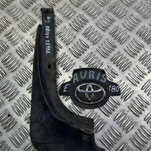 Брызговик передний левый Toyota Auris (2012-2020) 7662202180 