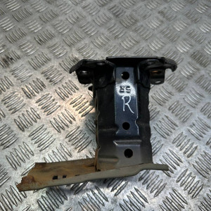 Кронштейн усилителя заднего бампера правый Toyota Auris (2012-2020) 5201502100