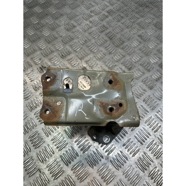 Кронштейн усилителя заднего бампера правый Toyota Auris (2012-2020) 5201502100