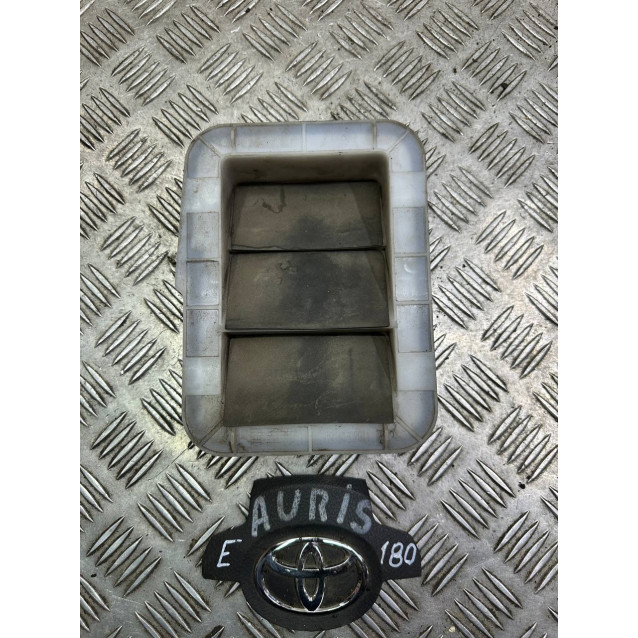 Клапан вентиляції салона Toyota Auris (2012-2020) 6294002260