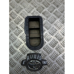 Клапан рещетка вентиляції салона Toyota Auris (2012-2020) 6293002050