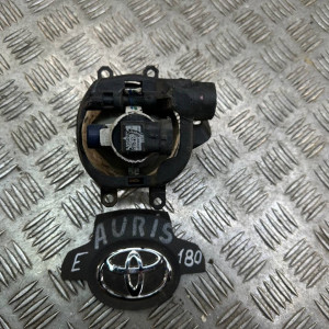 Фара противотуманная левая Toyota Auris (2012-2020) 8122002110