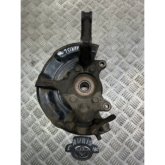Кулак поворотный левый (цапфа) Toyota Auris (2012-2020) 4321205090 *с ступицей