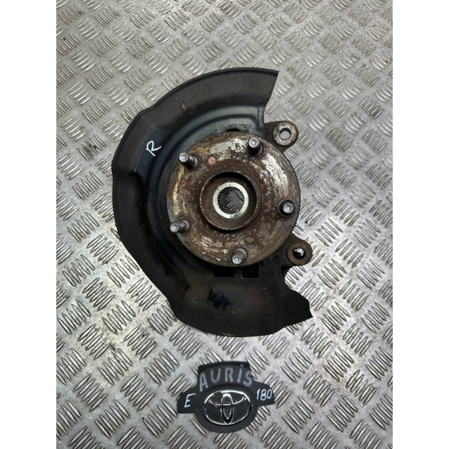 Кулак поворотный правый (цапфа) Toyota Auris (2012-2020) 4321105090 *с ступицей