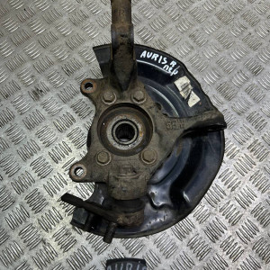 Кулак поворотный правый (цапфа) Toyota Auris (2012-2020) 4321105090 *с ступицей