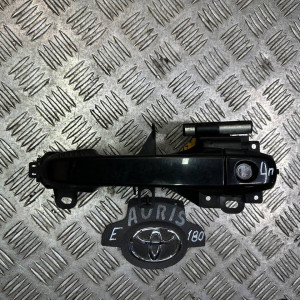 Ручка дверей передняя левая Toyota Auris (2012-2020) 6920202160