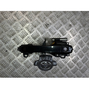 Ручка дверей передняя левая Toyota Auris (2012-2020) 6920202160