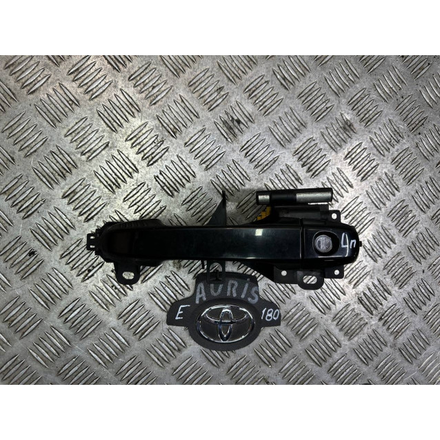 Ручка дверей передняя левая Toyota Auris (2012-2020) 6920202160