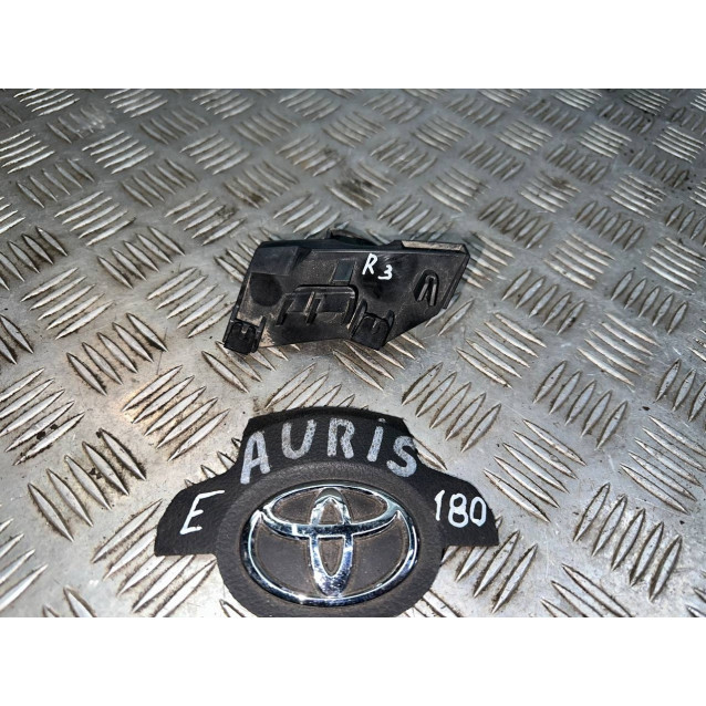 Кронштейн заднего бампера правый Toyota Auris (2012-2020) 5256202190