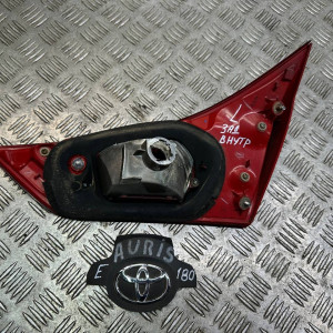 Фонарь внутренний левый Toyota Auris (2012-2020) 8159102450