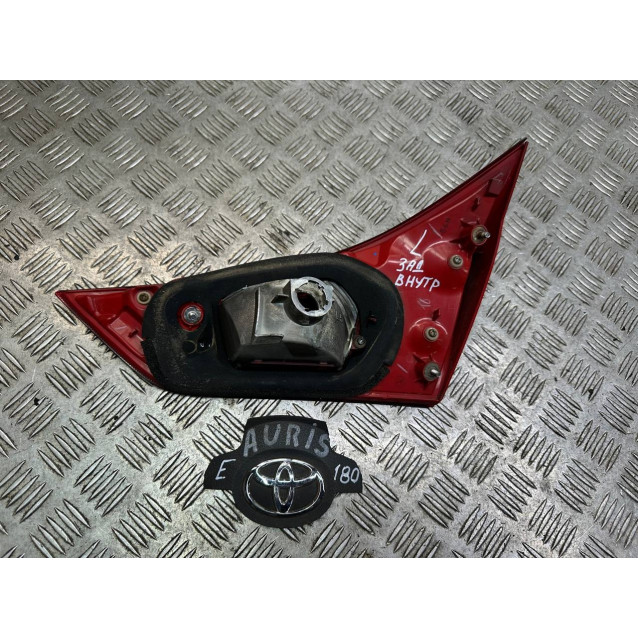 Фонарь внутренний левый Toyota Auris (2012-2020) 8159102450