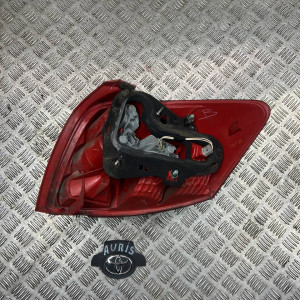 Фонарь левый Toyota Auris (2006-2012) 8156102370 8156102390