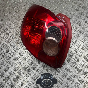 Фонарь левый Toyota Auris (2006-2012) 8156102370 8156102390