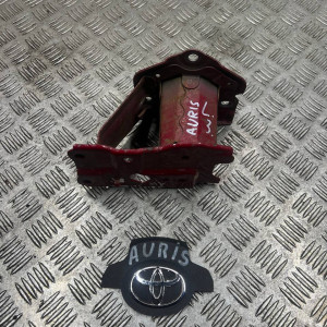 Кронштейн усилителя заднего бампера левый Toyota Auris (2006-2012) 5201602040