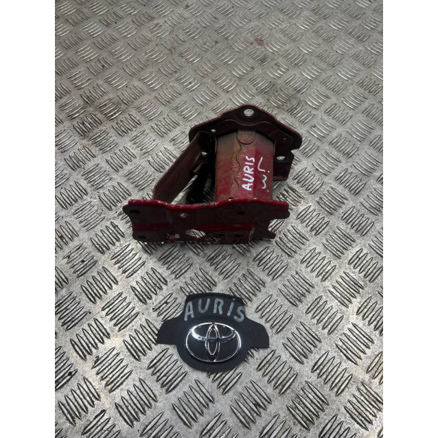 Кронштейн усилителя заднего бампера левый Toyota Auris (2006-2012) 5201602040