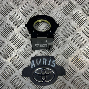 Датчик поворота руля Toyota Auris (2006-2012) 8924502040