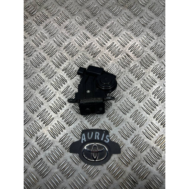 Замок крышки багажника Toyota Auris (2006-2012) 6935002080