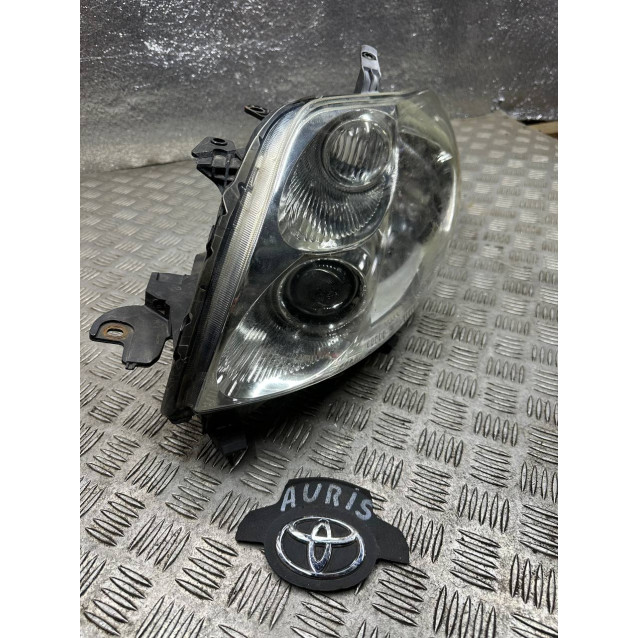 Фара левая Toyota Auris (2006-2012) 8115002470  8117002470