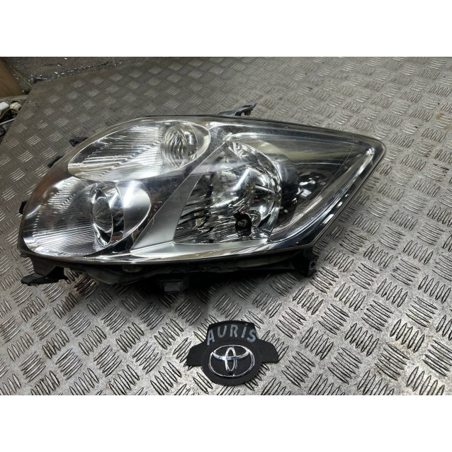 Фара левая Toyota Auris (2006-2012) 8115002470  8117002470